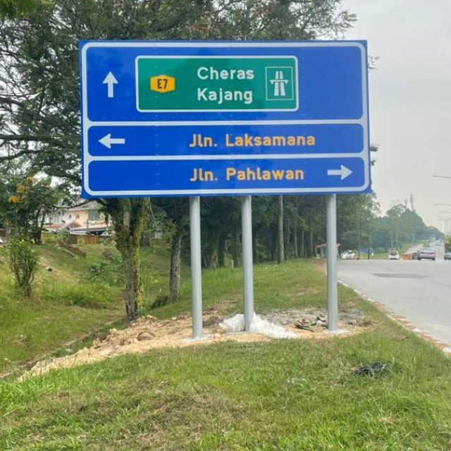 EKVE high way directional sign
